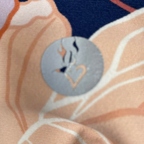 TORRID Plus Size 1X Navy Peach Floral Crop Wicking Active Leggings Pockets - Picture 6 of 8